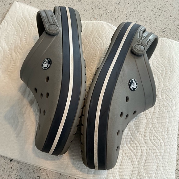 EUC Juniors Crocs (offers!) 😎 - Picture 4 of 10